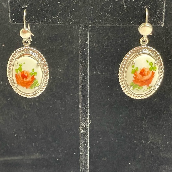 Cottagecore Rose Cameo-Style Silver Tone Earrings - Picture 6 of 6